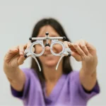 Dr. Sebastián La Rosa, experto en medicina integrativa:»Cuanta más miopía tengo, más riesgo de desprendimiento años después y a otros cuadros como la degeneración macular»