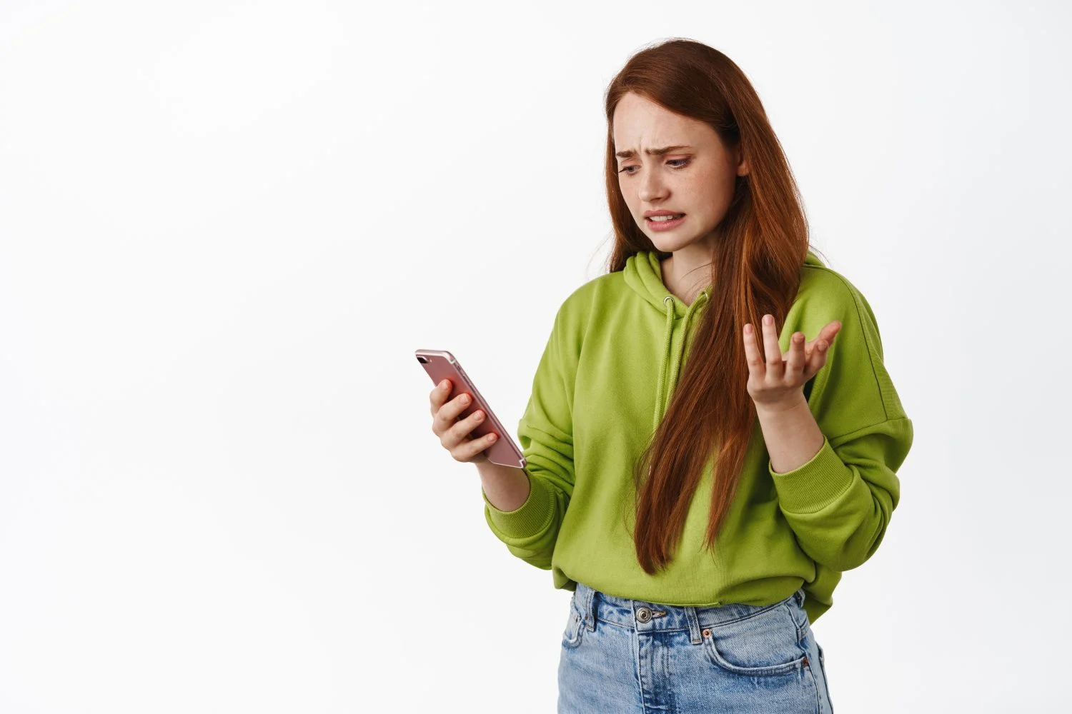 A pesar de los riesgos, existen formas de protegerte si necesitas usar una WiFi pública de forma esporádica. No todo está perdido. Fuente: Freepik
