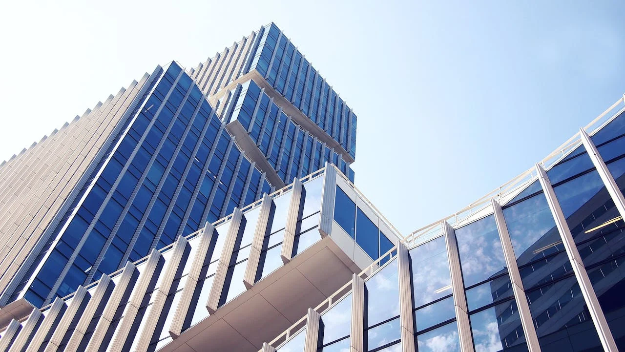 La mejor defensa no siempre es la más cara; a menudo, los cambios de hábitos son tu mejor sistema de alarma.