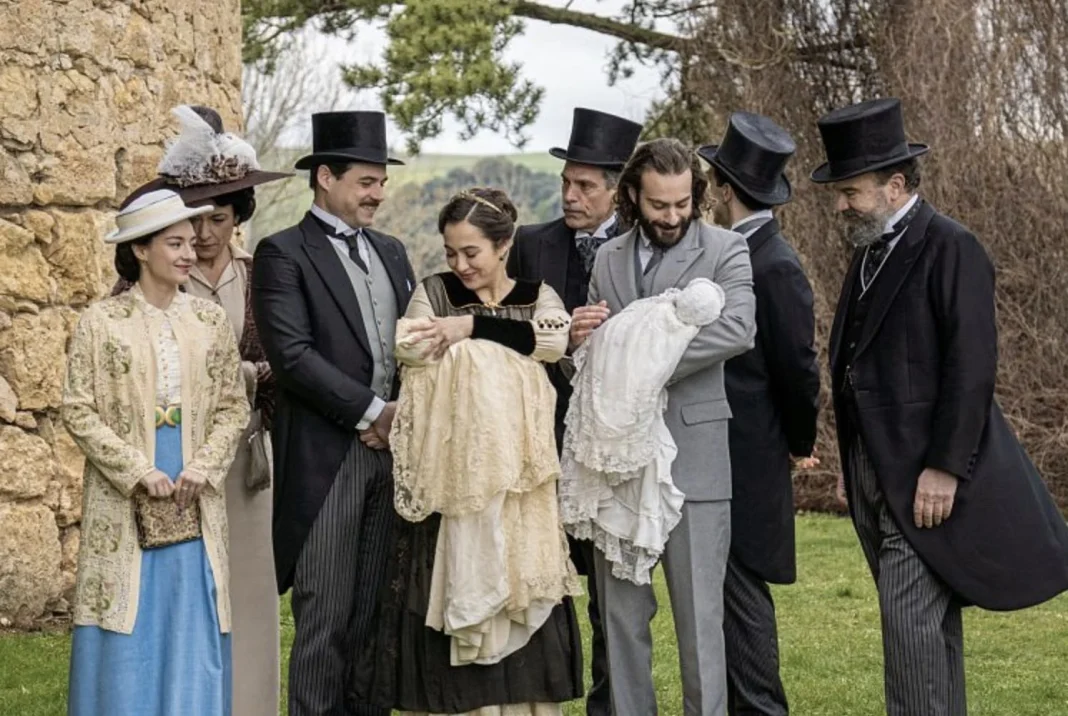 INTRIGAS Y TENSIONES ENTRE LOS HABITANTES DEL PALACIO