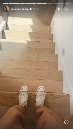 Escaleras, dormitorio y rincones íntimos