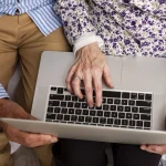 Los sénior conquistan Internet: de Facebook a YouTube sin miedo a la pantalla