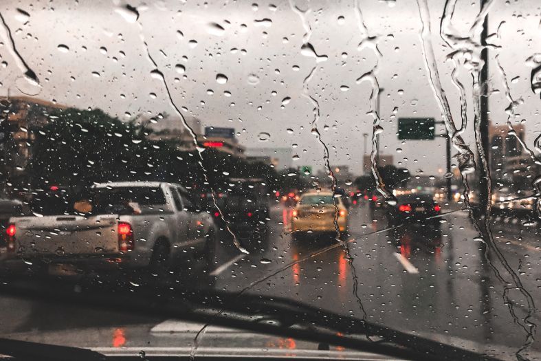 Consejos para mantener la seguridad al volante ante tormentas y riadas, según Allianz Partners 1 Merca2.es 1 2 Merca2.es