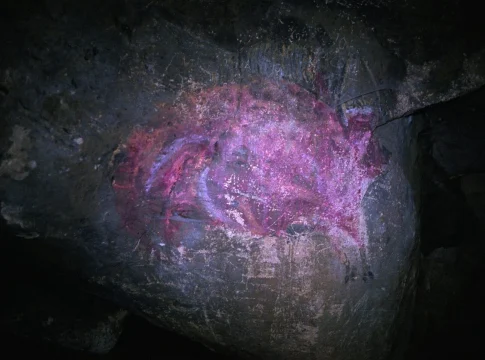 Descubrí la entrada “maldita” de la Cueva del Reguerillo en Patones de Arriba, el mayor laberinto subterráneo de Madrid que solo se abre en noviembre Descubrí la entrada “maldita” de la Cueva del Reguerillo en Patones de Arriba, el mayor laberinto subterráneo de Madrid que solo se abre en noviembre