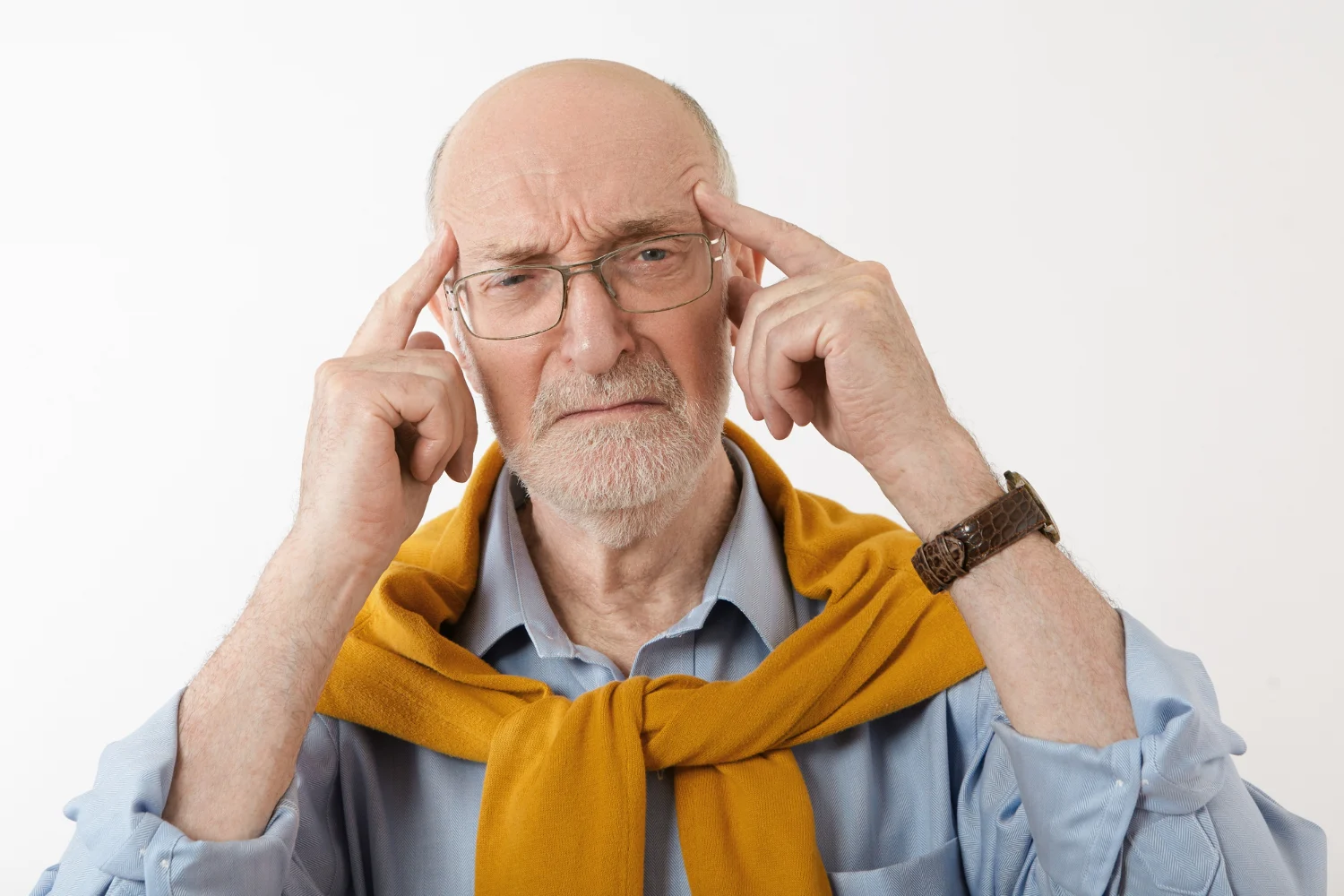 Dr. Ramón Téllez (58), psiquiatra: "La pérdida de olfato sin congestión es un síntoma precoz de deterioro cerebral irreversible, y no, no es Covid" 2 Merca2.es Aunque a menudo se asocia con el Alzheimer, la pérdida de olfato es un síntoma precoz compartido por varias patologías que implican un deterioro cerebral progresivo. Fuente: Freepik