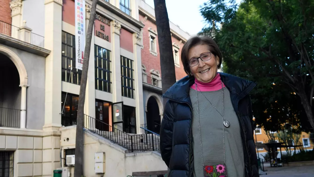 Francisca Moya del Baño, primera catedrática en la UMU: “Tuve que abrir una puerta que aún estaba cerrada”