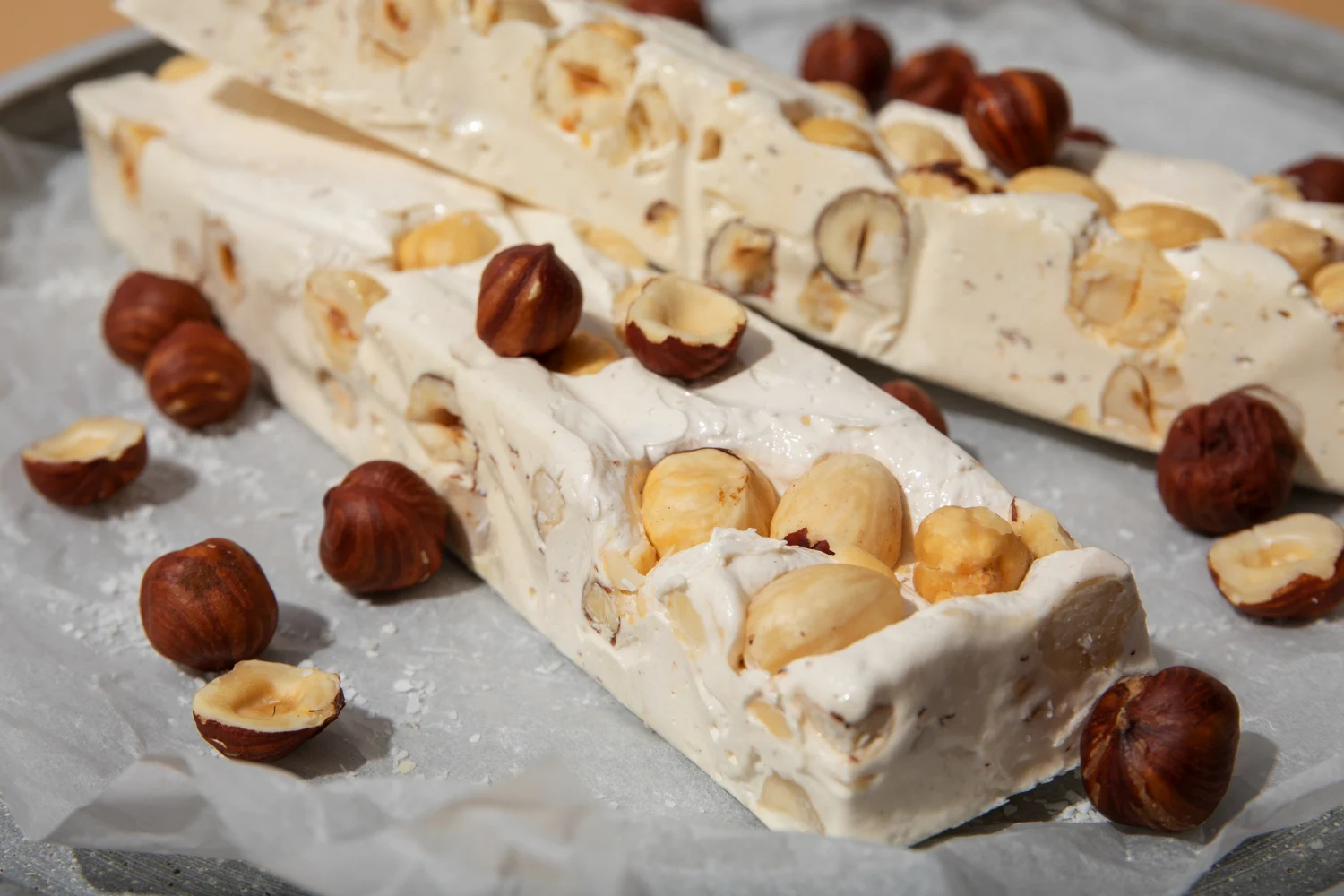 Navidad anticipada en Mercadona: turrón de sabores arriesgados y polvorones ya en los lineales 1 Merca2.es La verdadera sorpresa de la Navidad en Mercadona no es cuándo llega, sino cómo llega, sobre todo en la sección de dulces. Fuente: Freepik