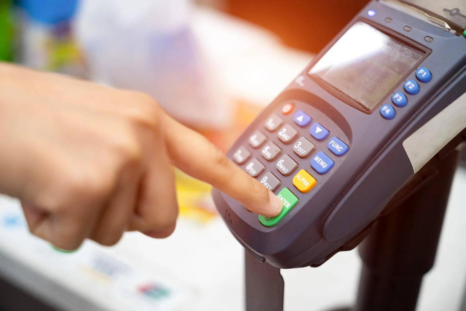 Marco Antúnez insiste en que, aunque la pérdida económica para la tienda es evidente, el verdadero problema subyace en la sensación de impunidad con la que operan estos delincuentes.