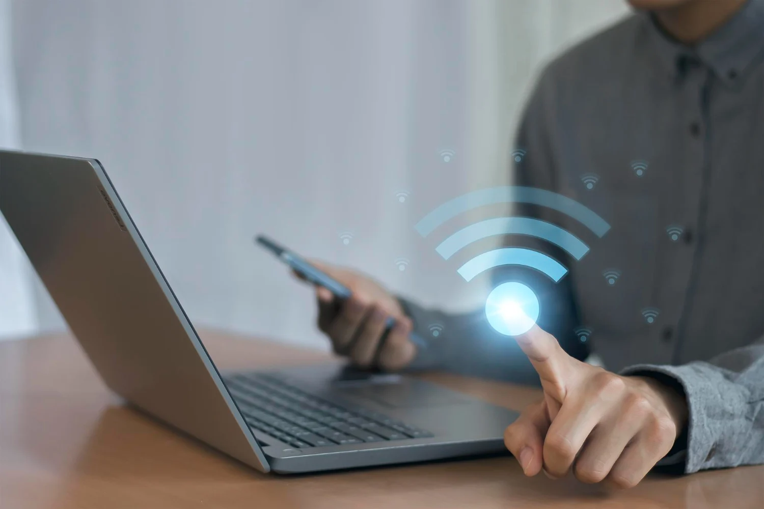 El botón “WPS” del router: el truco desconocido para conectar dispositivos en 10 segundos sin teclear la contraseña. 2 Merca2.es Antes de que te lances a probarlo, debes saber por qué a veces este truco del router no funciona como esperas. Fuente: Freepik