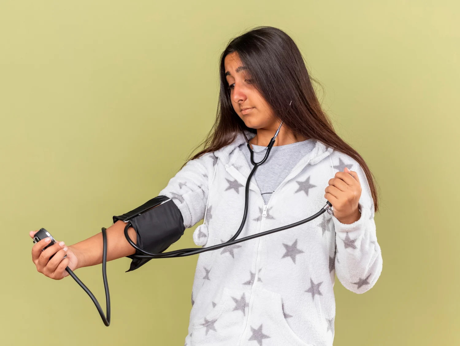 Sanidad confirma: el 55% de españoles mayores de 15 años tiene una enfermedad crónica diagnosticada 2 Merca2.es Detrás de cada número hay una historia personal, un relato de cómo se afronta una enfermedad que te acompañará siempre. Fuente: Freepik