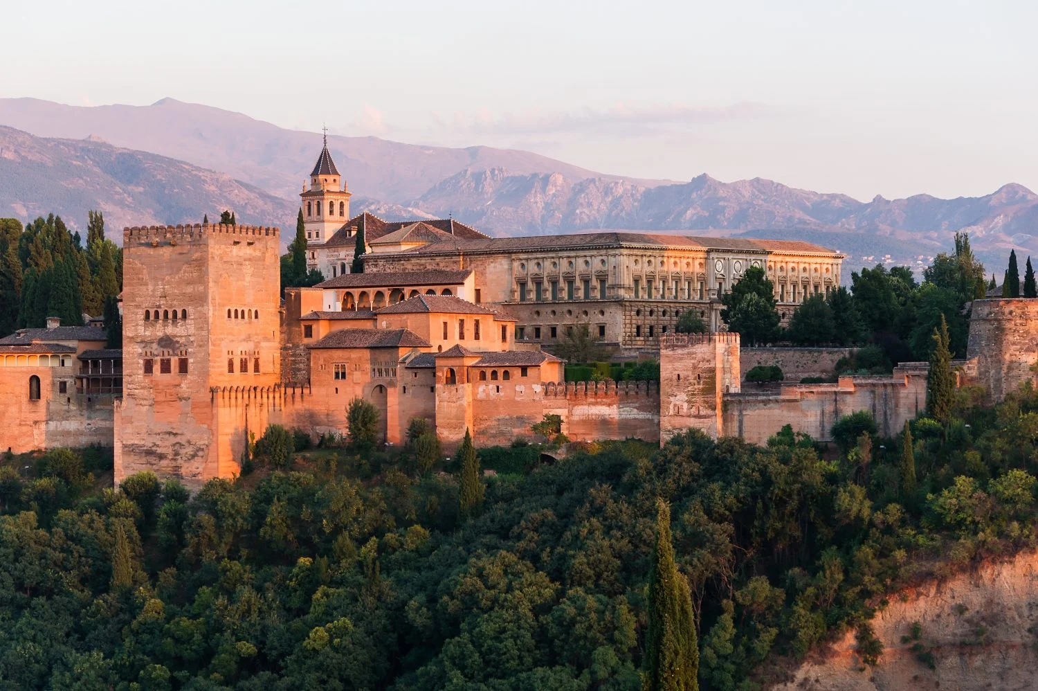 Te prometen una entrada para la Alhambra por 100€ y es papel mojado