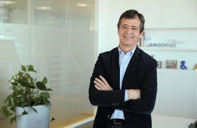 Amadeus debería ofrecer un crecimiento más moderado, en línea con el segundo trimestre 1 Merca2.es Teniendo en cuenta el pago de dividendos (388 millones), Amadeus generaría 56 millones, en línea con el tercer trimestre de 2024. Luis Maroto, CEO de Amadeus.