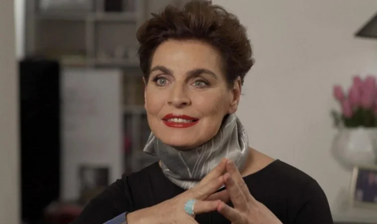 Antonia DellAtte en un programa de television Merca2.es