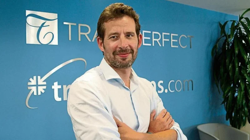 “Hemos desarrollado una tecnología de voz basada en inteligencia artificial diseñada específicamente para dar soporte a conferencias y eventos internacionales” 2 Merca2.es Barnaby Wass CEO de TransPerfect Merca2.es
