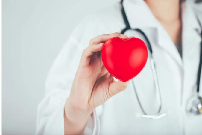 Stephen Hussey (34), doctor e investigador: “El mayor mito sobre la salud cardíaca es que el colesterol causa las enfermedades del corazón. No hay evidencia sólida de eso”. 2 Merca2.es El corazon energetico Merca2.es