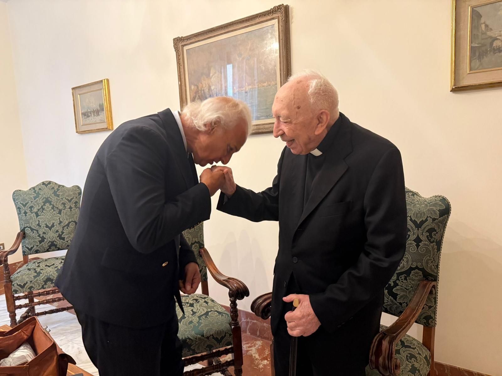 El doctor Manuel de la Pea con el cardenal Angelo Acerbi Merca2.es