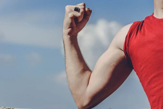 ¿Músculos o puro marketing? El caldo de huesos es la peor fuente de proteína para adultos mayores, según la ciencia. 2 Merca2.es Entre el mito y la ciencia Merca2.es