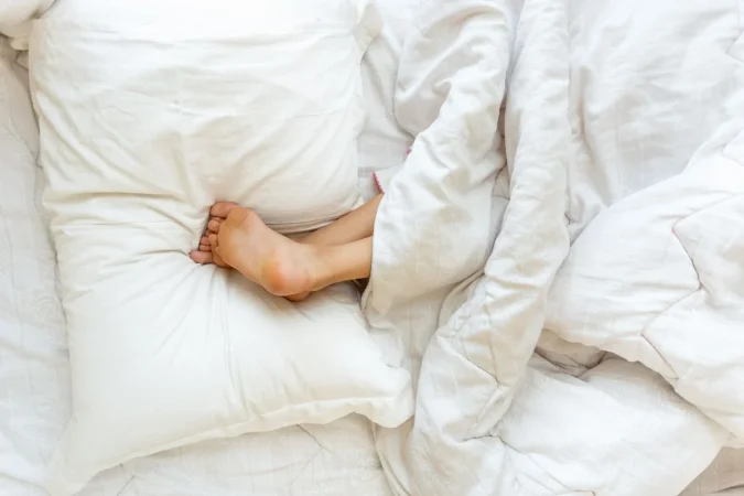 Dormir 8 horas no basta si no entras en fase REM: el verdadero secreto de la reparación cerebral 1 Merca2.es dormir