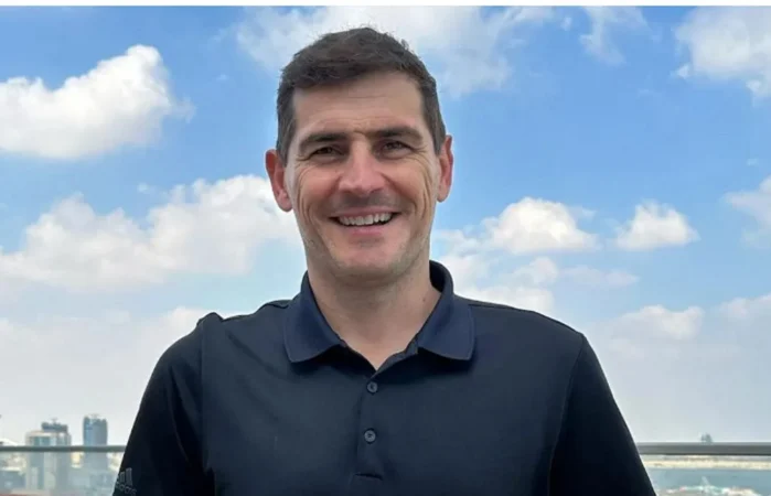 Iker Casillas posando Merca2.es