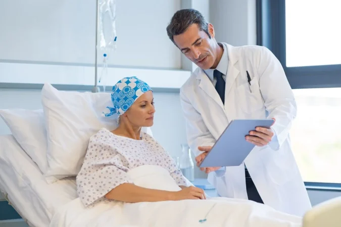 Dra. Ingrid Flandes Aguilar, oncóloga quirúrgica: “El miedo al cáncer debemos afrontarlo, porque si la prevención no se realiza, los tumores llegan muy avanzados.” 1 Merca2.es cáncer