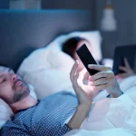 Pere León (45), Experto en Salud del Hábitat: «Si tienes insomnio o te despiertas a menudo, lo primero para volver a dormir bien no es cambiar el colchón: es apagar el Wi-Fi»