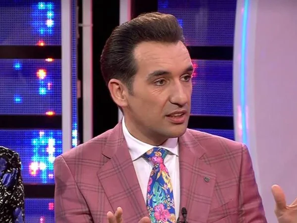 Miguel Lago dando una entrevista Merca2.es