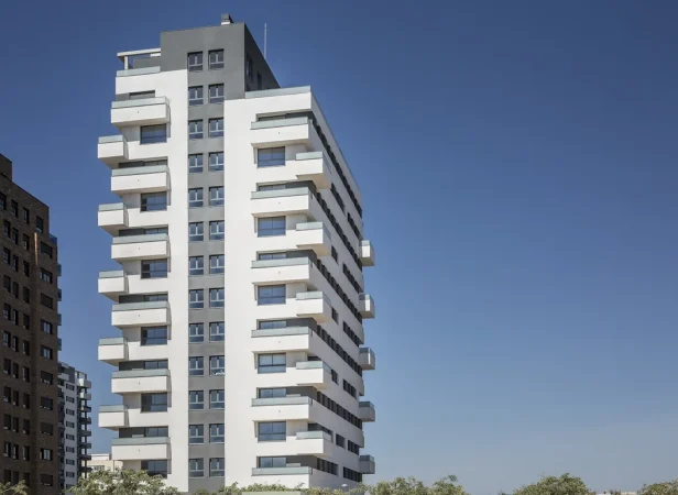 Neinor Homes amplía el bono verde en 100 millones al 4,9 % para financiar el crecimiento 1 Merca2.es Por lo tanto, los 100 millones de ingresos no se destinarán a la oferta de Aedas. Fuente: Neinor Homes.