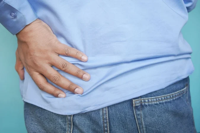 Dr. Benjamin Bert, especialista en salud musculoesquelética: “El dolor de espalda baja es una de las razones más comunes por las que la gente va al médico.” 1 Merca2.es espalda