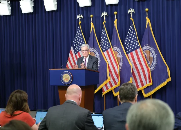 Fed: el mercado asume la bajada de tipos y espera novedades sobre el fin del QT 2 Merca2.es Jerome Powell ya ha indicado que el ajuste cuantitativo puede terminar los próximos meses. Fuente: Agencias