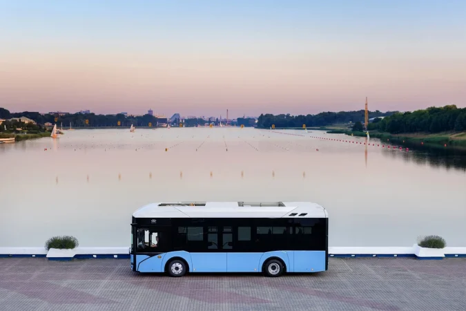 Solaris (CAF) suministrará cerca de 150 autobuses eléctricos a Países Bajos y Polonia 1 Merca2.es El prestigioso Premio al Autobús Sostenible 2026 en la categoría "Urbano" fue otorgado al modelo Solaris Urbino 10,5 eléctrico el mismo día de su presentación mundial.