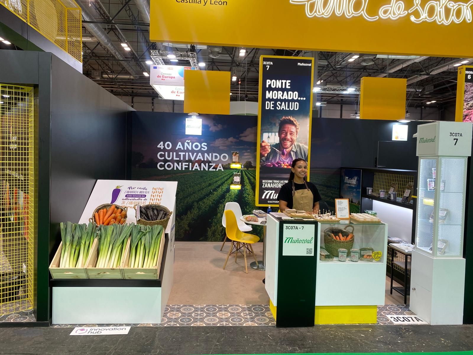 MuñozVal se posiciona en Fruit Attraction como referente en zanahoria morada con suministro anual asegurado 1 Merca2.es Stand de MunozVal en Fruit Attraction 2025 Merca2.es