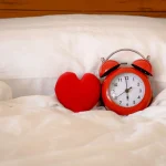 El error que comete el 80% de la gente antes de dormir (y destruye tus hormonas durante la noche)