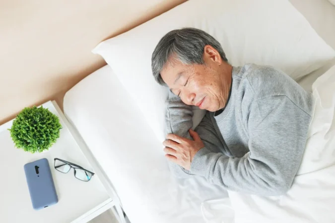 Pere León (45), Experto en Salud del Hábitat: "Si tienes insomnio o te despiertas a menudo, lo primero para volver a dormir bien no es cambiar el colchón: es apagar el Wi-Fi" 1 Merca2.es dormir