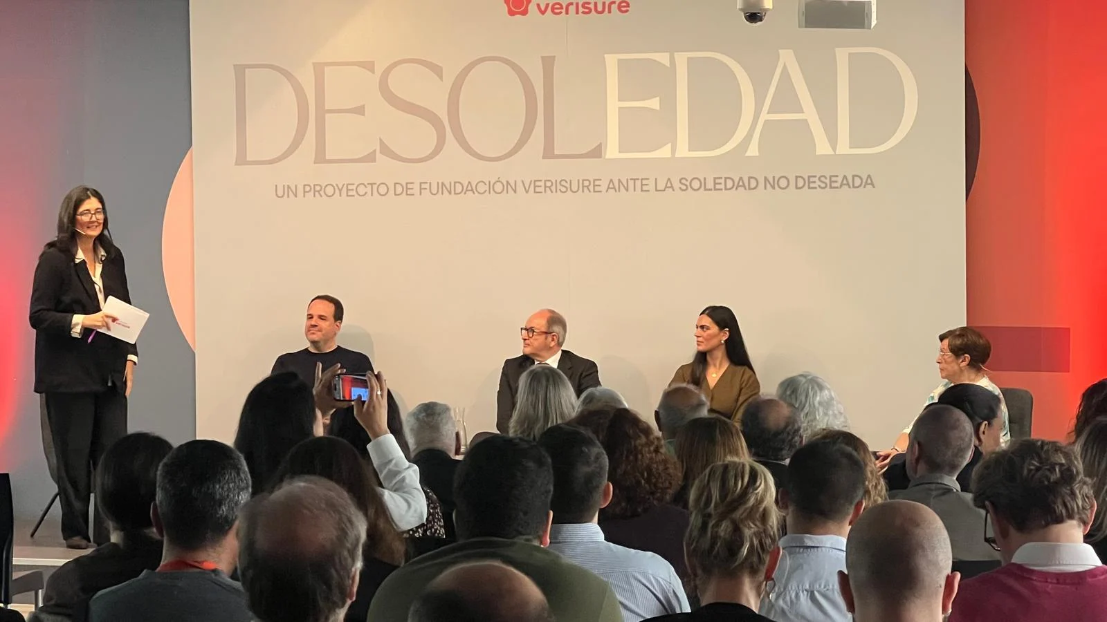 Desoledad: la iniciativa de la Fundación Verisure  para combatir la soledad no deseada en mayores  Desoledad: la iniciativa de la Fundación Verisure  para combatir la soledad no deseada en mayores