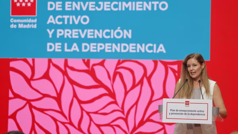Nuevo Carnet Sénior: así es la tarjeta que mejora la vida de los mayores de 60 en Madrid 1 Merca2.es CÓMO FUNCIONA EL CARNET SÉNIOR