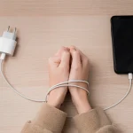 «He visto casas arder por esto»: Carlos Benítez (51), bombero, señala el cable de 10€ que compraste en Amazon y que nunca deberías usar para cargar tu móvil