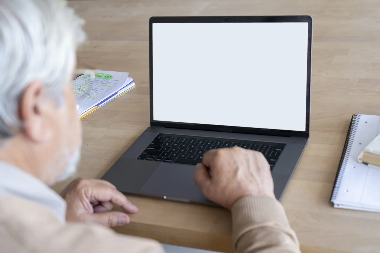 Currículum sénior a la papelera: la discriminación invisible en el trabajo