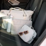 DGT avisa: hasta 100€ de multa por un simple bolso mal colocado dentro del coche