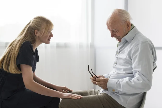 Residencias especializadas: el nuevo pilar del cuidado frente al Alzheimer en España 2 Merca2.es TRANSPARENCIA, HUMANIDAD Y APOYO