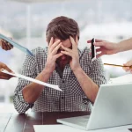 Tu baja por ‘estrés’ es un fraude: Héctor López (39), abogado laboralista, desvela la enfermedad real que tu empresa no quiere que declares