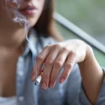 Peor que el tabaco: el hábito silencioso que envejece tus arterias décadas antes, según un cardiólogo