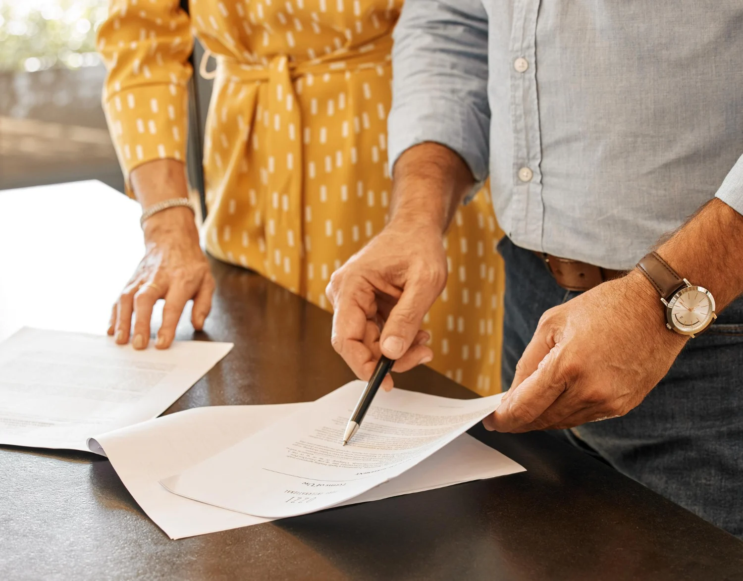 El concepto de "proindiviso" es el núcleo del problema en un testamento mal planteado, una figura legal que obliga a los herederos a ponerse de acuerdo en todo. Fuente: Freepik
