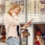 Por qué conectarte al WiFi del aeropuerto puede costarte tus claves bancarias en 5 segundos