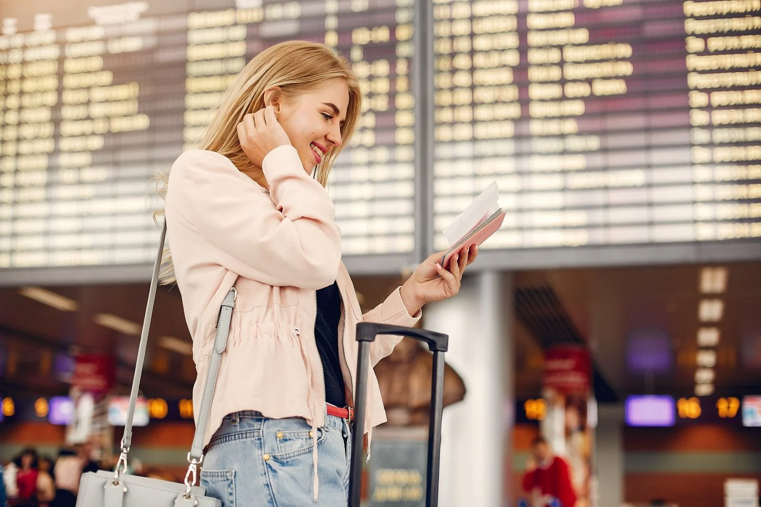 Por qué conectarte al WiFi del aeropuerto puede costarte tus claves bancarias en 5 segundos