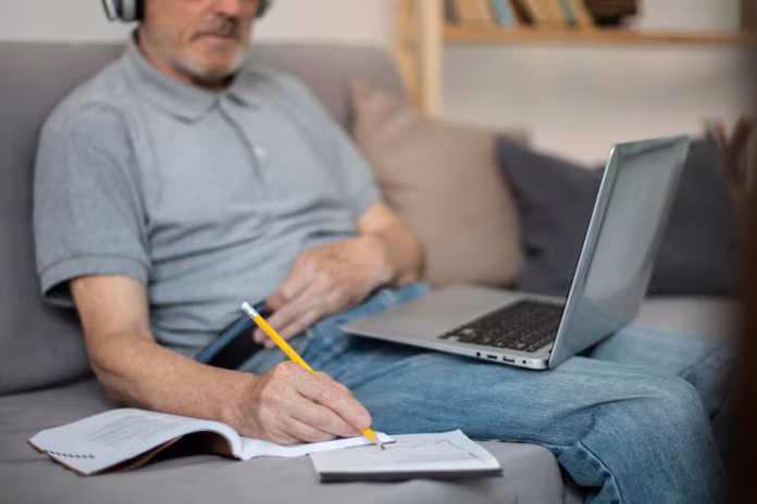 "Las Rozas apuesta por la tecnología para combatir la soledad en mayores de 50 años" "Las Rozas apuesta por la tecnología para combatir la soledad en mayores de 50 años"