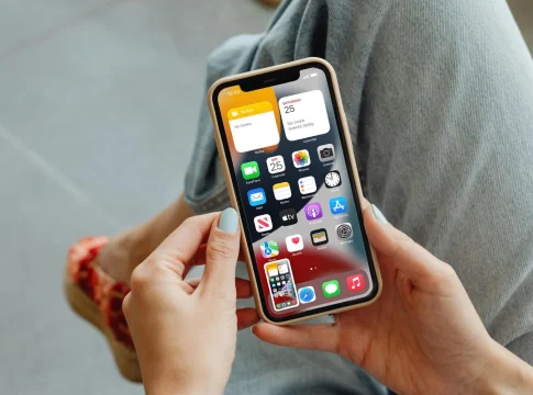 Dra. Elena Martínez (48), asesora de fraude bancario, alerta: Dra. Elena Martínez (48), asesora de fraude bancario, alerta: