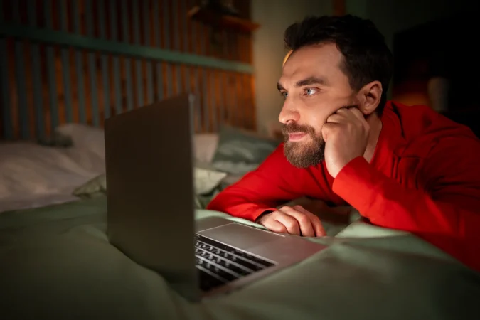 Víctor Domínguez (29), youtuber: “Internet abrió un nuevo frente; por primera vez, la información dejó de ser un circuito cerrado” 1 Merca2.es Cuando Internet dejó de ser entretenimiento y se volvió poder