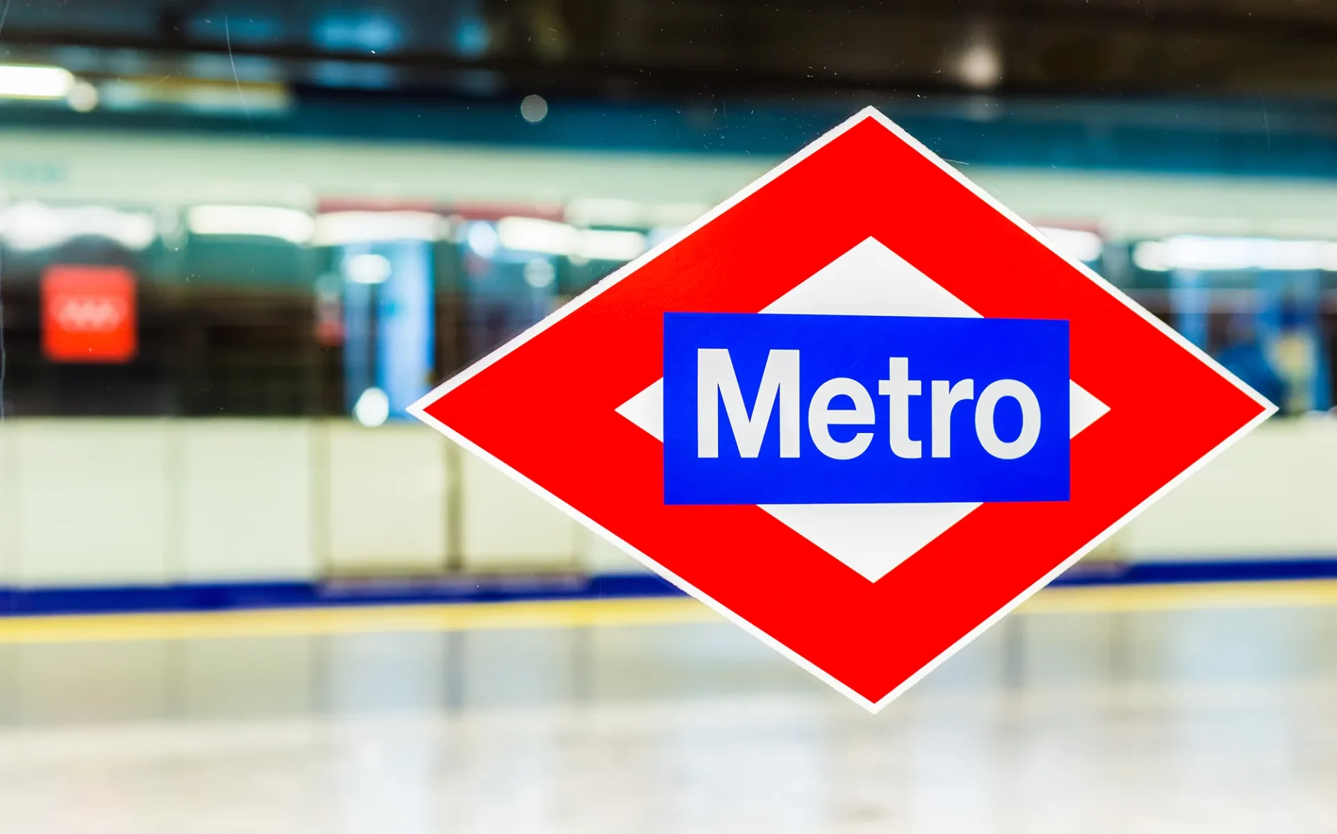 Si usas el WiFi gratis en el metro, la clave de tu banco puede estar en el móvil de un ladrón antes de que bajes en tu parada