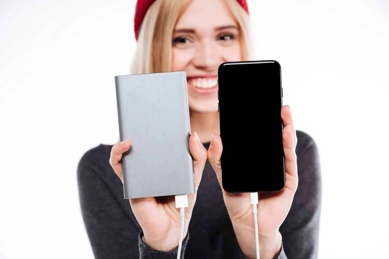Ahora que conocemos al enemigo, es el momento de aprender el método seguro y eficaz para limpiar el puerto de carga de tu móvil. Fuente: Freepik
