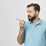 María Aperador (28), criminóloga: «Nadie debería tener acceso a tus conversaciones sin tu permiso explícito pero no es así»​